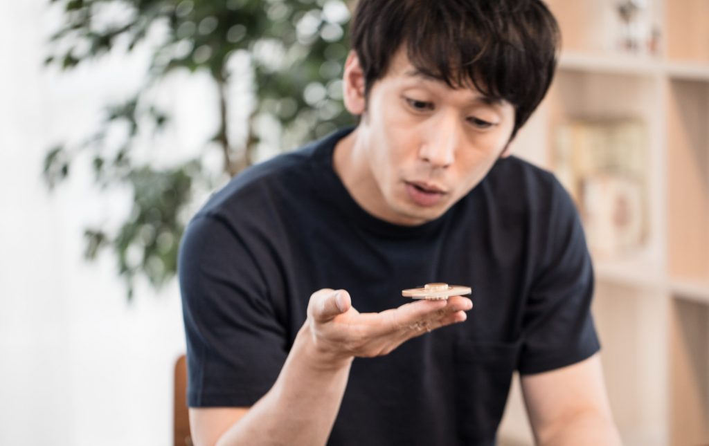 休日はハンドスピナーで１日過ごすリッチマン